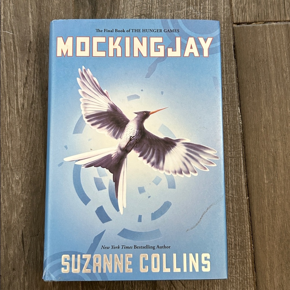 3/15$ 🛍️ MOCKINGJAY HUNGER GAMES BOOK 3 BY SUZANNE COLLINS  HARDCOVER